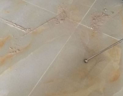 同安瓷砖空鼓维修公司分享粘合剂选择不当在瓷砖铺贴过程中可能导致以下问题
