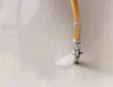 同安瓷砖空鼓维修公司专业解答在瓷砖铺贴过程中，如果使用的砂料过粗（如全部使用了粗砂），可能会导致以下问题
